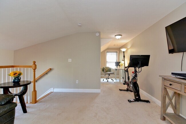 Building Photo - 28 Richardson St