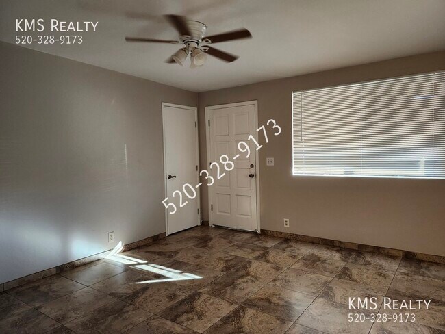 Building Photo - 2565 N Fair Oaks Ave