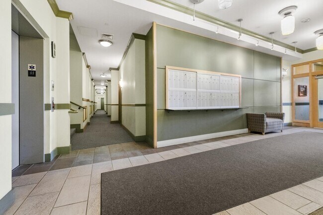 Building Photo - 72 Ashland St