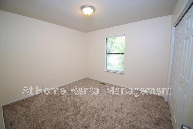 Building Photo - 1717 N Desert Palm Ave