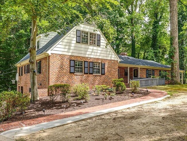 Building Photo - 5001 Southmoor Rd