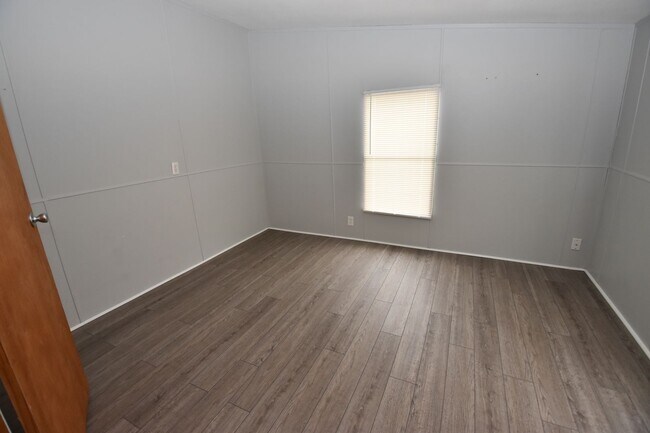 Building Photo - 2 Bedroom Waterfront Home in Riley Village