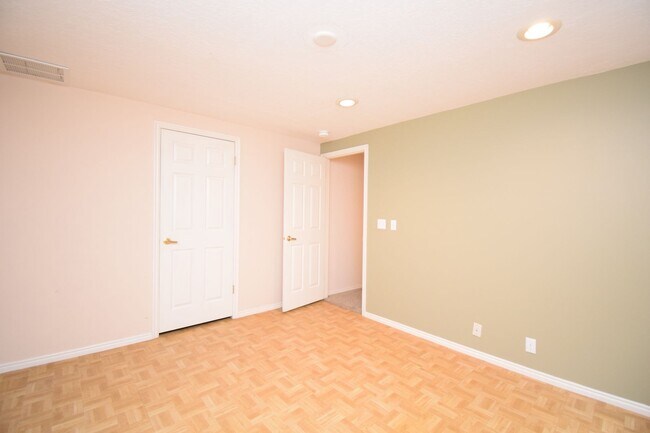 Building Photo - 2122 Rainbow Point Dr