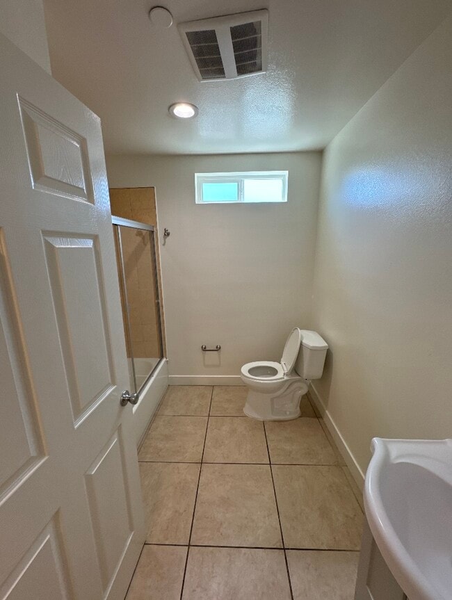 Building Photo - 617, 617 1/2, 619 W 83rd St.