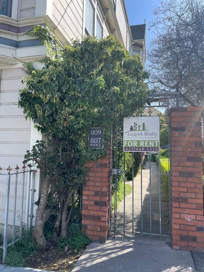 Building Photo - 1107 Oak St