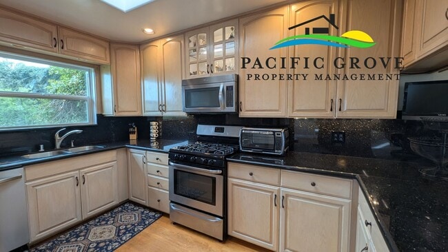 Building Photo - Family Living with Coastal Views