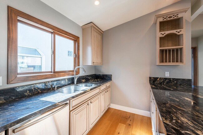 Building Photo - Beautiful Manhattan Beach Rental Home!