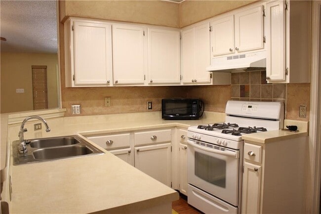 Building Photo - 7422 Dallas Dr