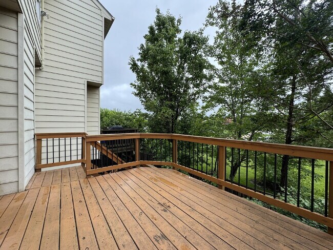 Building Photo - Your Exquisite Herndon Sanctuary Awaits