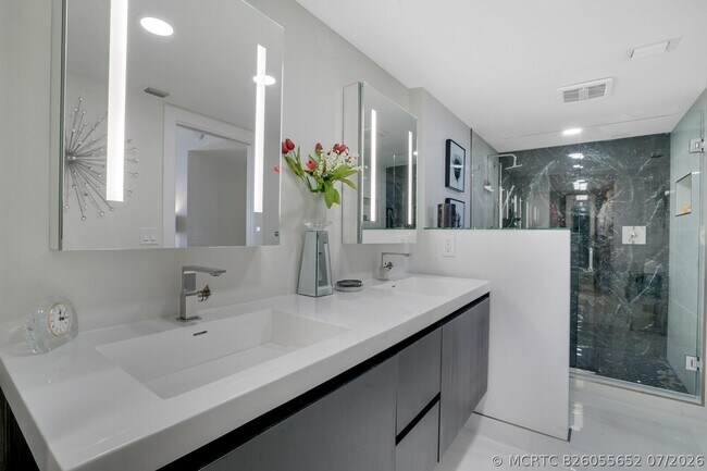 Building Photo - 3560 S Ocean Blvd