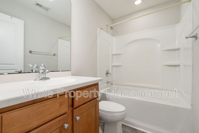 Building Photo - 822 Granby Dr