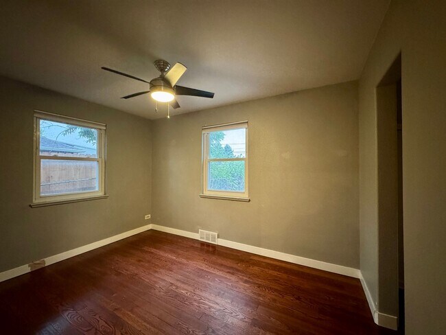 Building Photo - Updated 3 Bedroom 2 Bath Single Family Hom...