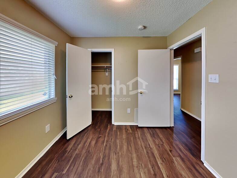 Building Photo - 6501 Gardenia Dr