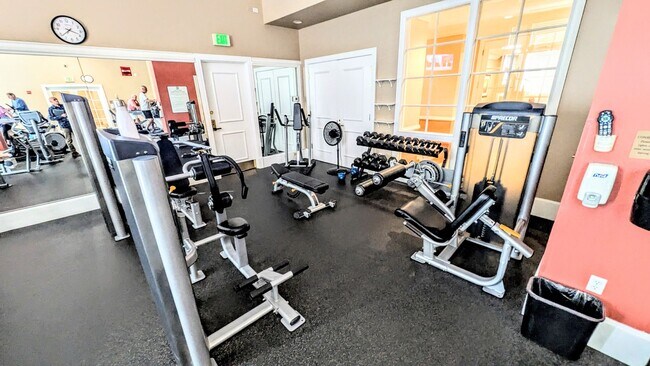 Building Photo - Annual (furniture Optional) furnished/Seasonal/short term 2 bedroom 2 bath In the Renaissance