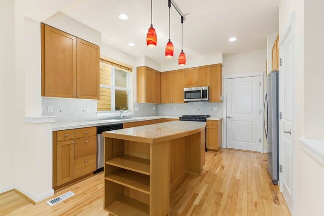 Building Photo - 516 Lingering Pine Dr NW