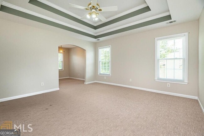 Building Photo - 225 Heritage Lake Dr