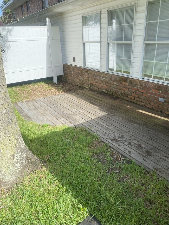 Building Photo - 852 Stonegate Ct