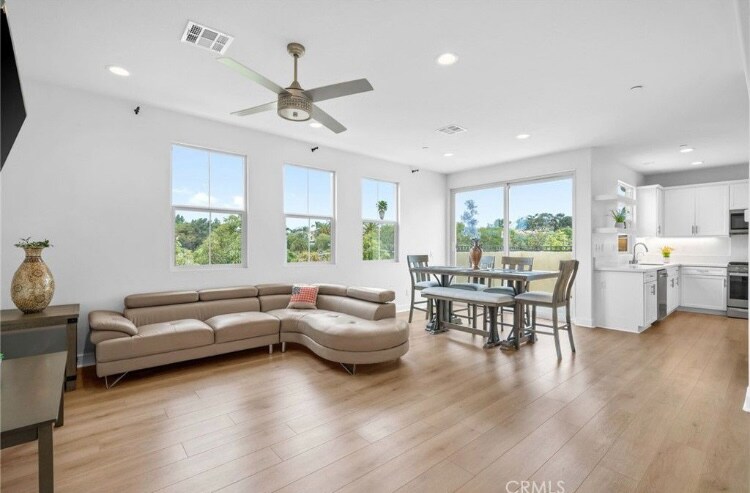 Building Photo - 4382 Pacifica Wy