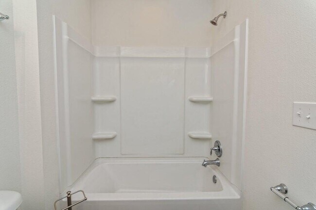 Building Photo - 173 Iron Horse Dr W