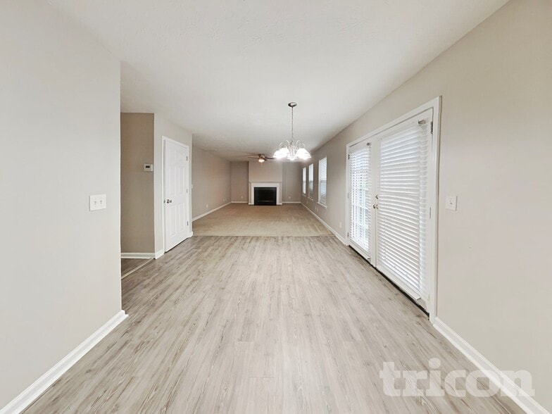 Building Photo - 1030 Riverclift Dr