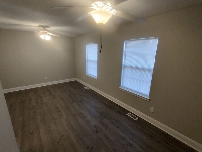 Building Photo - Spacious 2BD/2.5BA Townhome super close to CCU, HGTC, and CMC!