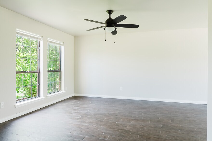 Building Photo - 2637 Austin Dr
