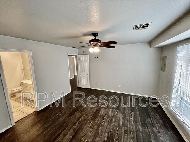 Building Photo - 307 Colony Dr