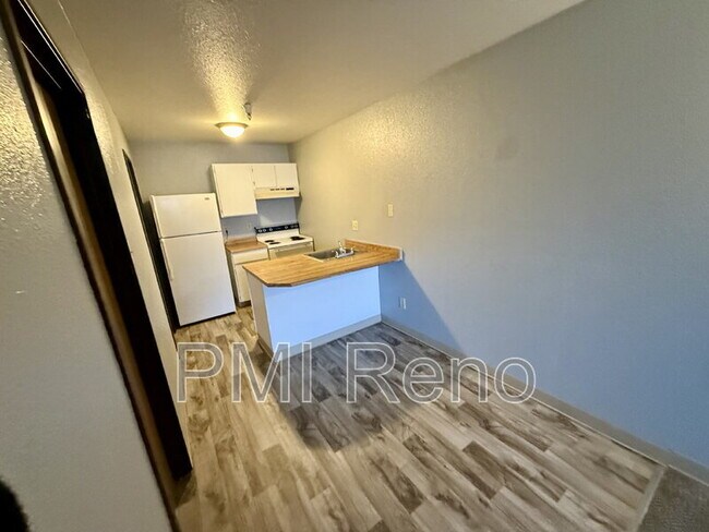 Building Photo - 160 Park St