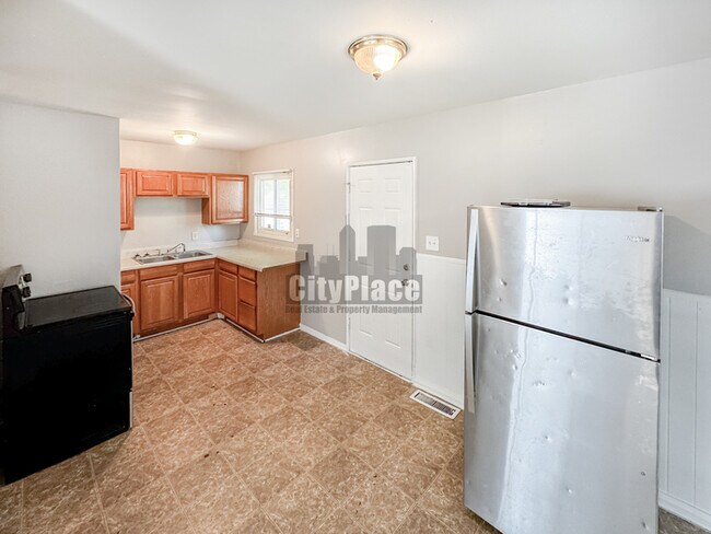Building Photo - 3060 Midvale Dr