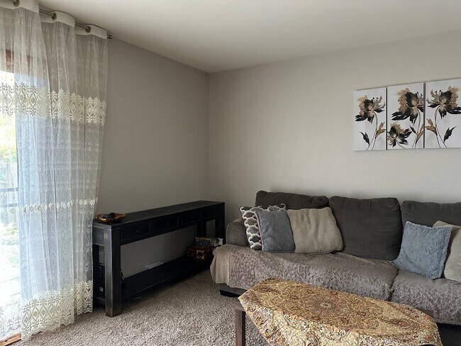 Building Photo - 1174 Hidden Ridge Rd