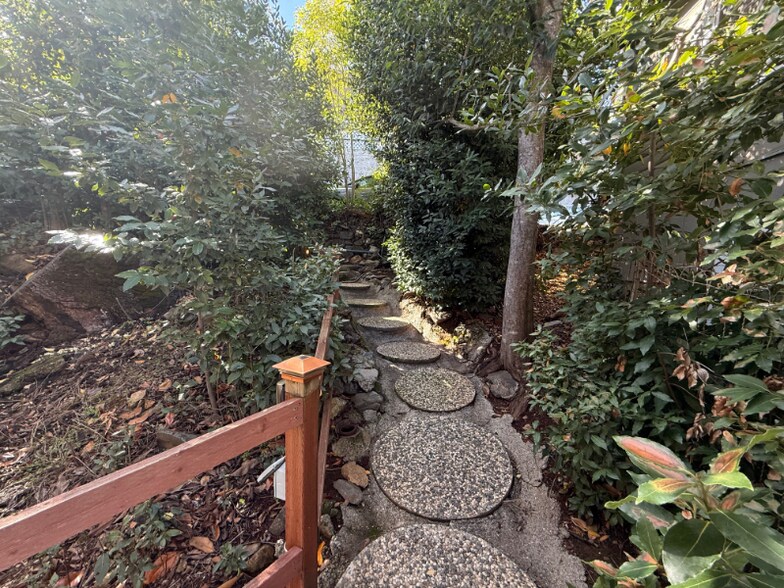 Building Photo - 190 Lubeck Rd