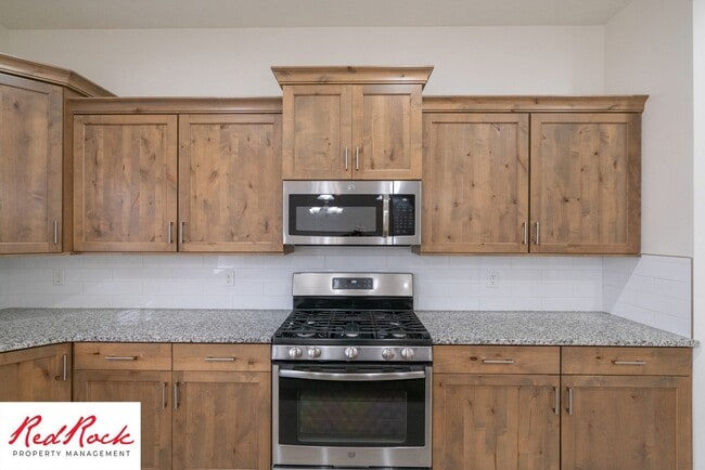 Building Photo - Pet Friendly 4 Bedroom Little Valley Home ...
