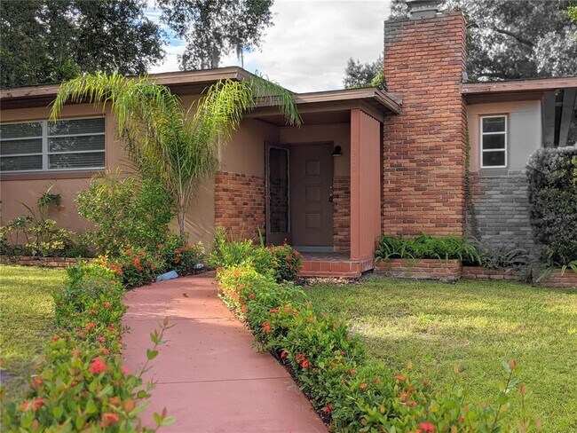 Building Photo - 1310 W Woodlawn Ave