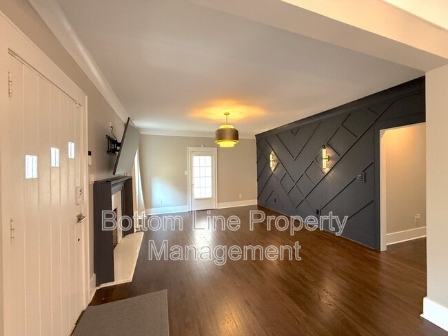 Building Photo - 621 S Summit Ave