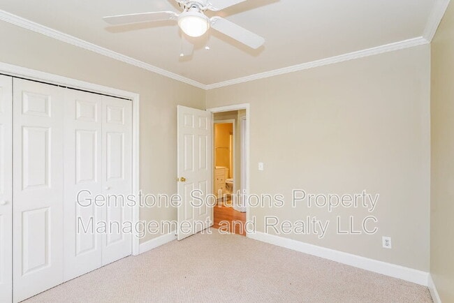 Building Photo - 306 Crooked Oak Ct