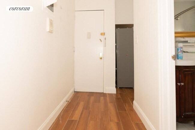 Building Photo - 67 W 107th St