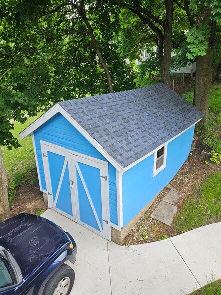 Storage/Work shed included with lease - 295 5th St