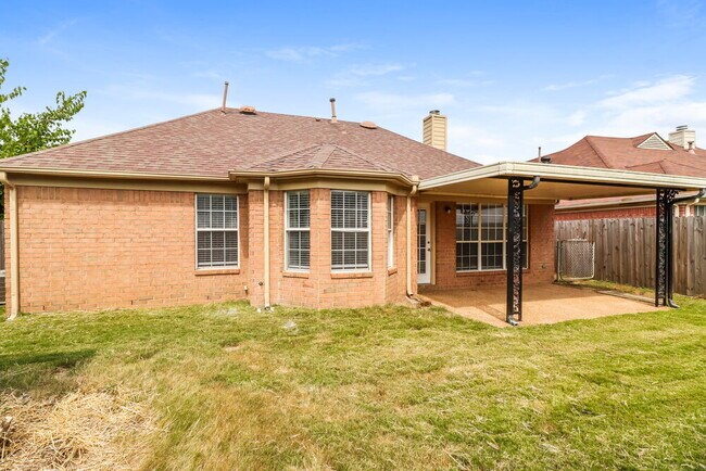 Building Photo - 10029 Woodland Grove Dr