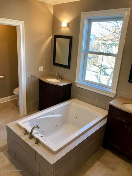 Jetted Tub and Double Vanities Upstairs Full Bathroom - 74 Peters Pl