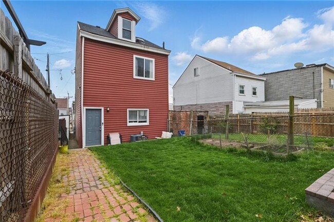 Building Photo - 431 Cedarville St