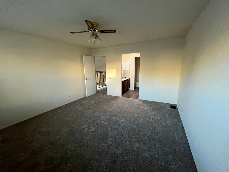 Building Photo - 5204 Edwards Dr NE