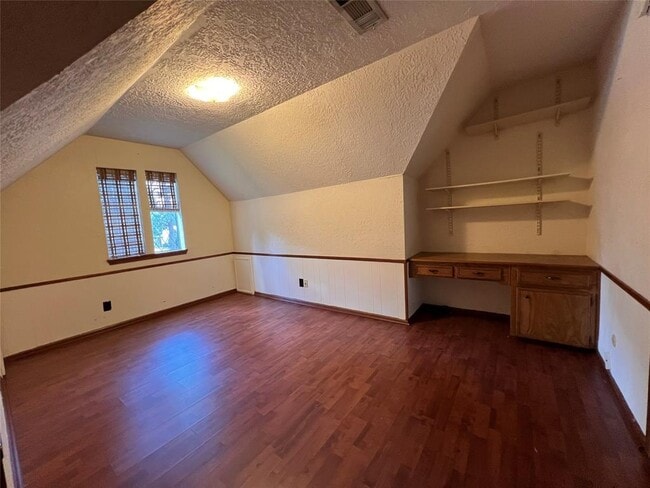 Building Photo - 8210 Hollyleaf Dr