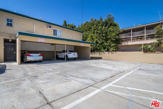 Building Photo - 1330 S Barrington Ave