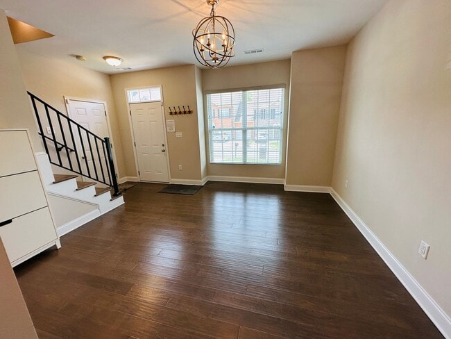 Building Photo - Spacious 3BR Home Near UT Hospital & Downtown Knoxville
