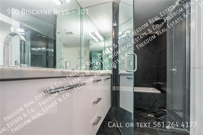 Building Photo - 900 Biscayne Blvd