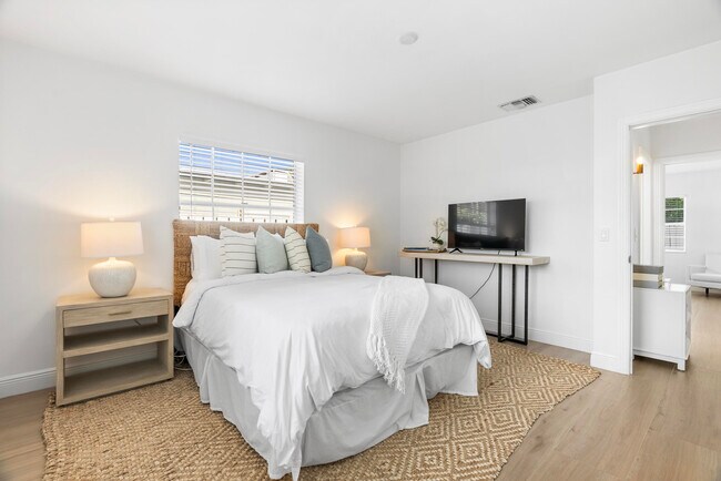 Building Photo - 240 Santa Lucia Dr