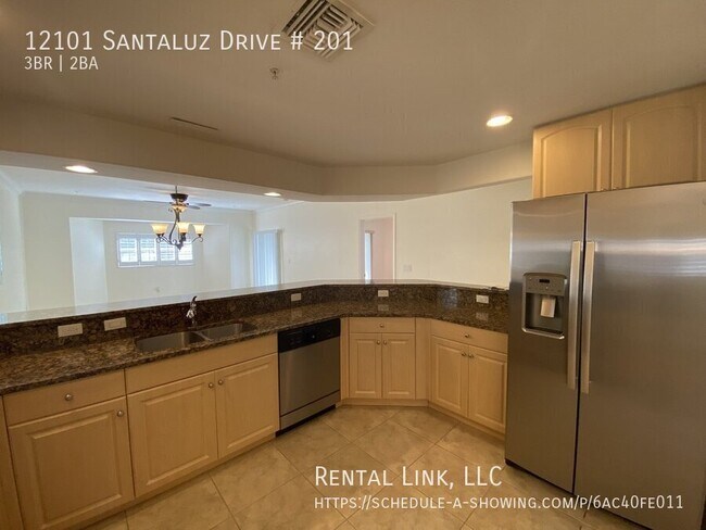 Building Photo - 12101 Santaluz Dr