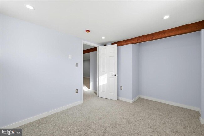 Building Photo - 311 S Buckmarsh St
