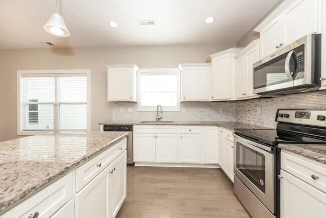 Building Photo - 4112 Stark St