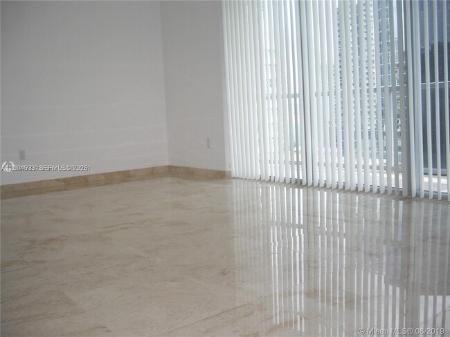 Building Photo - 1060 Brickell Ave